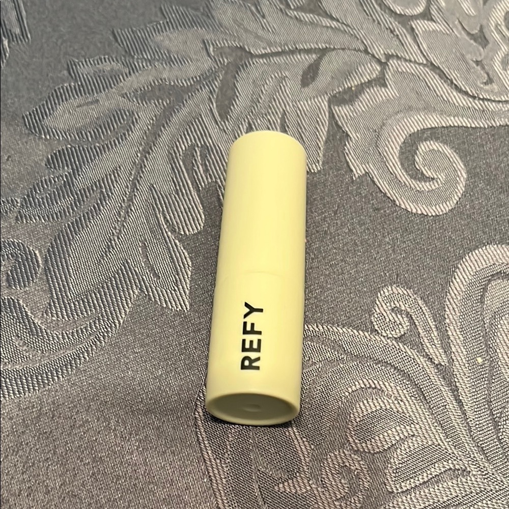 REFY Lipstick in Cream